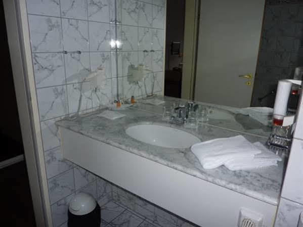 Hotel Novostar Göttingen Exteriör bild